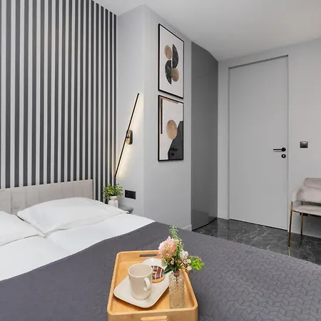 Апартаменты Luxurious With Two Bedrooms And Parking In By Renters