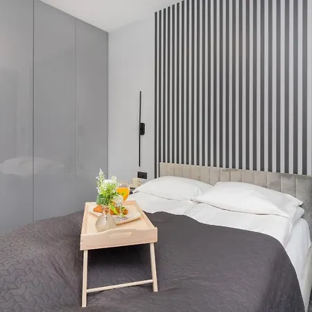 Luxurious With Two Bedrooms And Parking In By Renters Apartment Gdynia