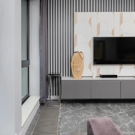 Luxurious With Two Bedrooms And Parking In By Renters *