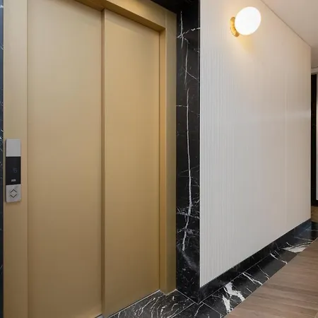 Apartment Luxurious With Two Bedrooms And Parking In By Renters *