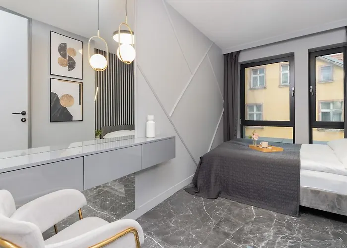 Lägenhet Luxurious With Two Bedrooms And Parking In By Renters Gdynia