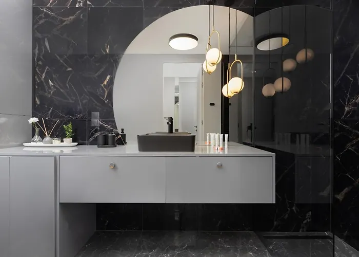 Lägenhet Luxurious With Two Bedrooms And Parking In By Renters *