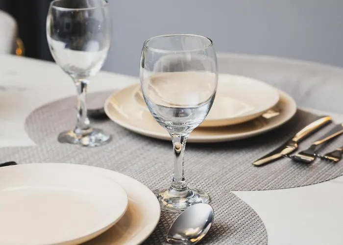 Luxurious With Two Bedrooms And Parking In By Renters Lägenhet