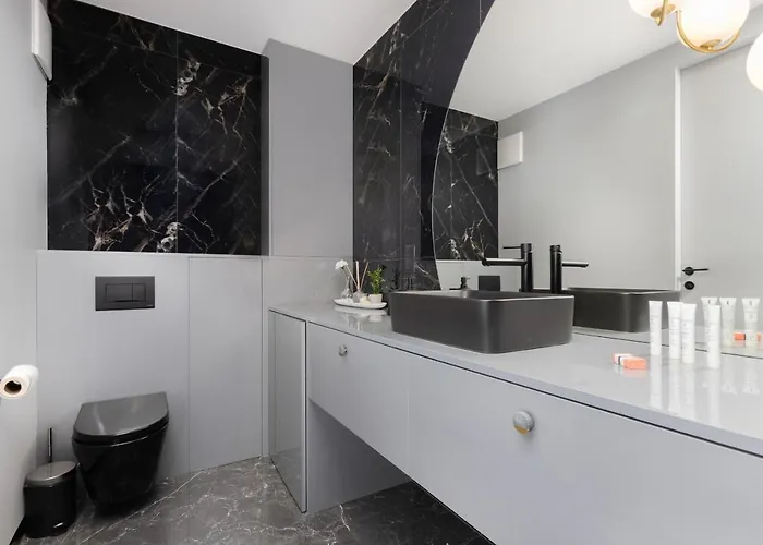 Lägenhet Luxurious With Two Bedrooms And Parking In By Renters Gdynia