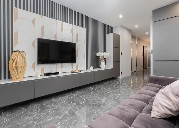 Luxurious With Two Bedrooms And Parking In By Renters *